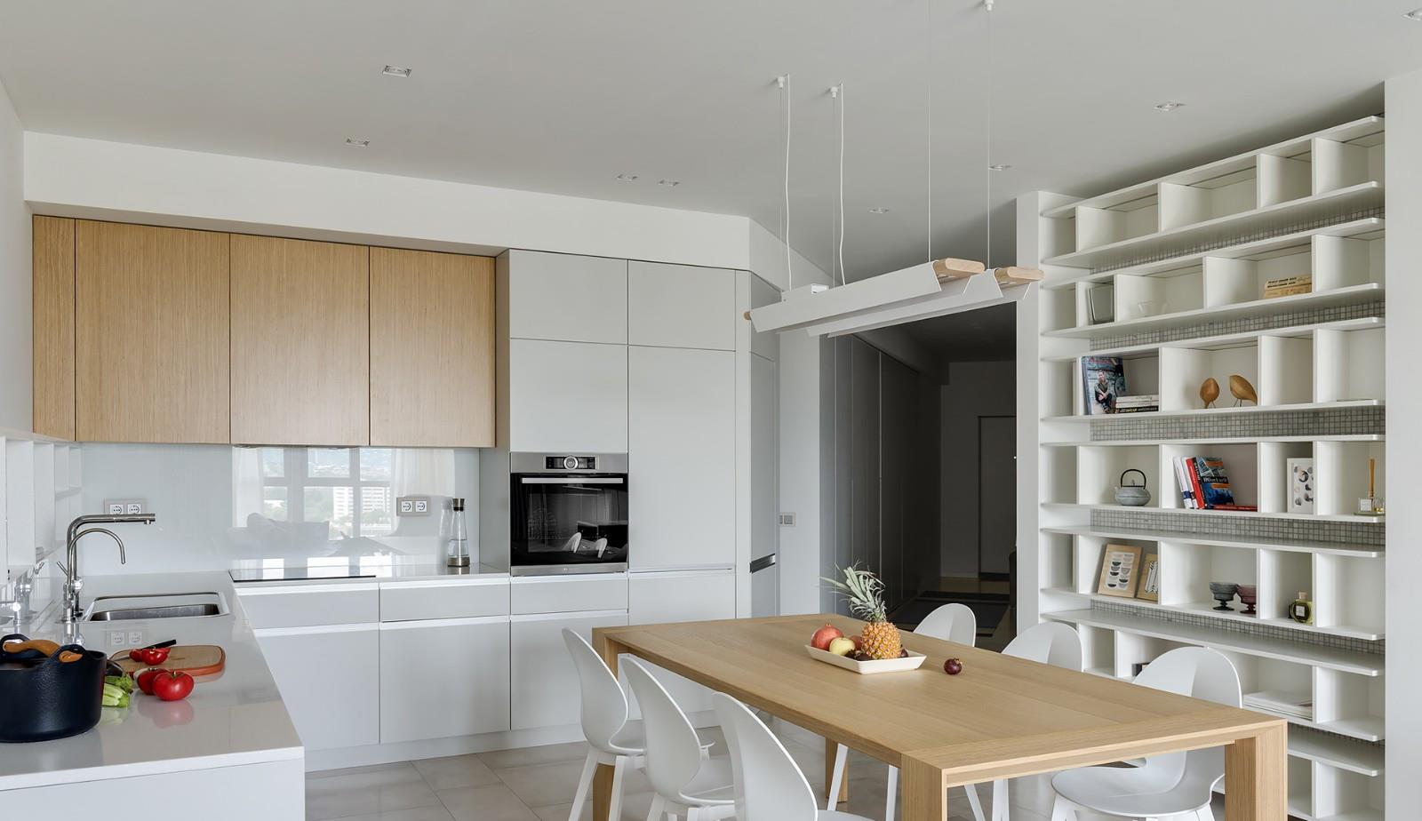 87㎡北欧风两居完工,厨房做成开放式,多宝阁餐边柜你估计没见过