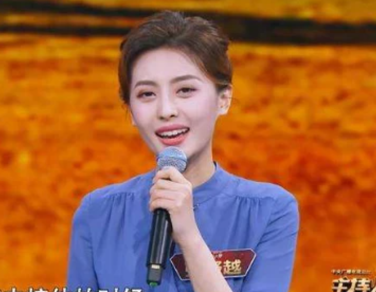 俄罗斯|如今的央视小花当道，她们有颜值有能力，谁会成为下一个董卿呢？