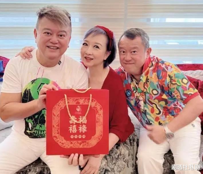 叶璇|退圈暂缓！知名港星自曝等候曾志伟“差遣”，曾获对方9位数救急