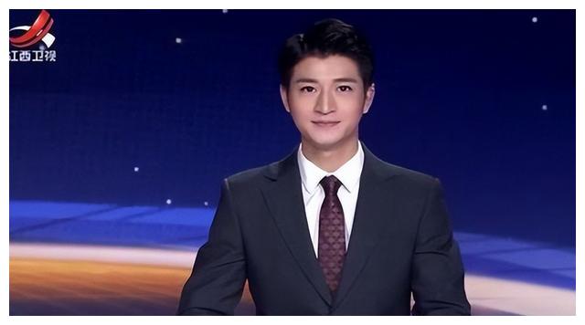 尹颂|央视新面孔尹颂：因外形帅气出圈，登上春晚事业稳定，女儿颜值高