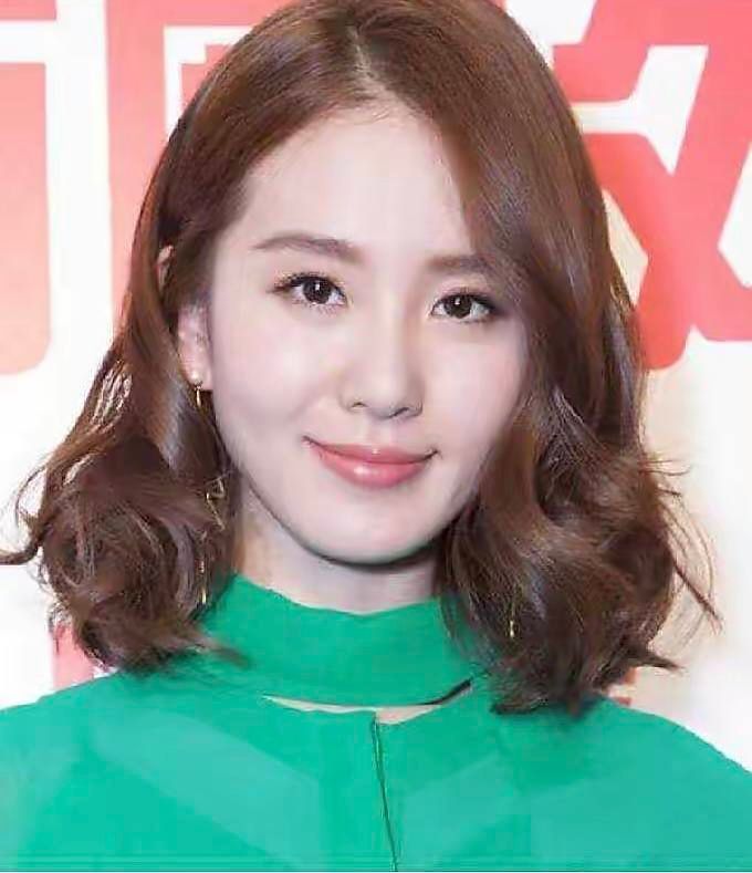 发型 女人到中年就放弃“黑长直”吧,换这4种发型才洋气,阿姨变姐姐