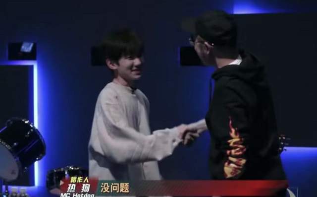 巩俐|“绣花枕头”王源新剧开拍!同队易烊千玺已成“百亿票房先生”