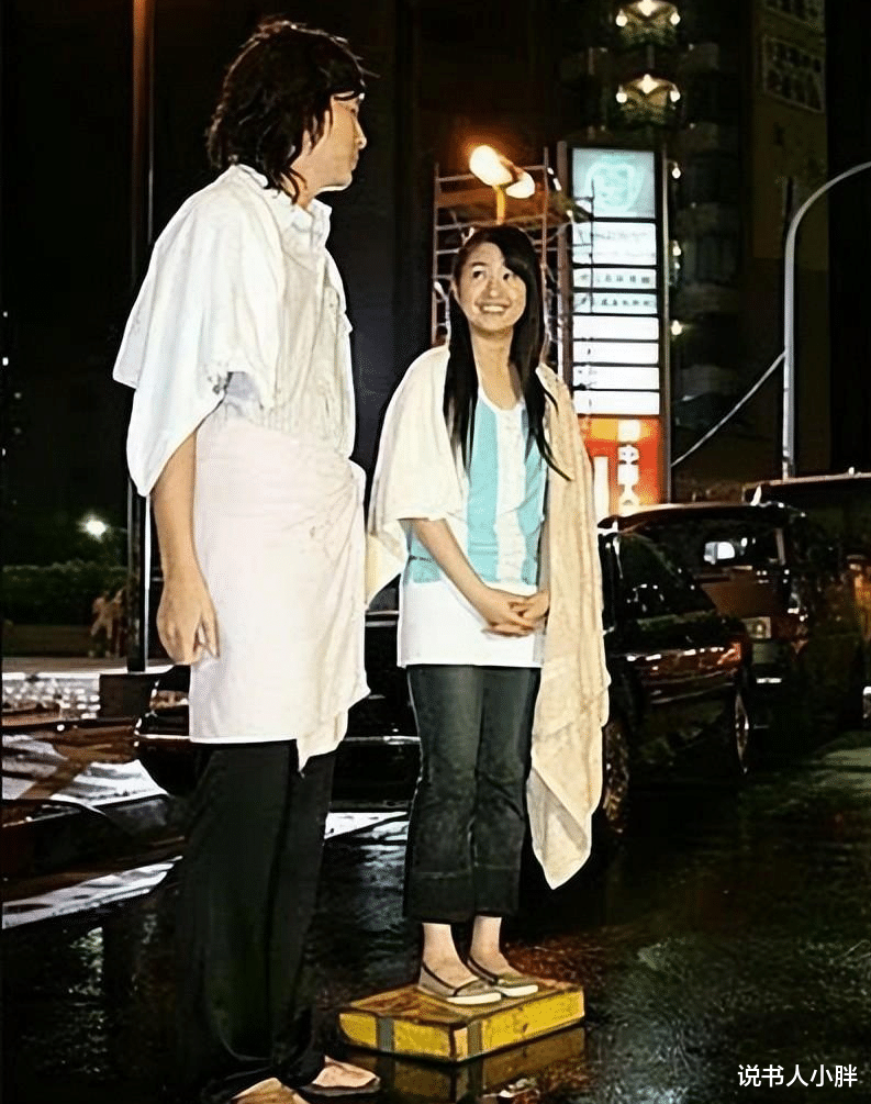 花絮|难怪电视里只有上半身，镜头下移后，是不能看的尴尬画面