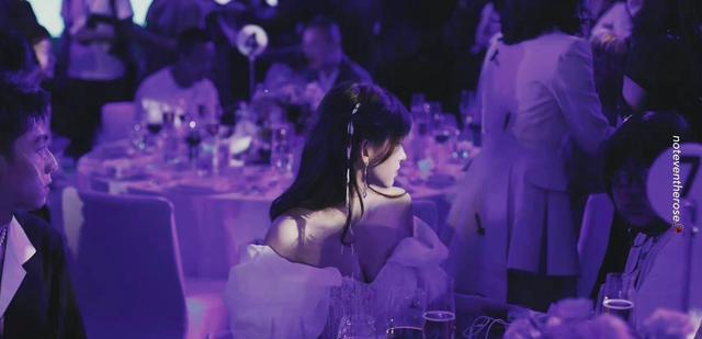 杨丽萍|神造面孔魔鬼身材!程潇泳装魅惑似妲己,刘亦菲杨丽萍天选之女