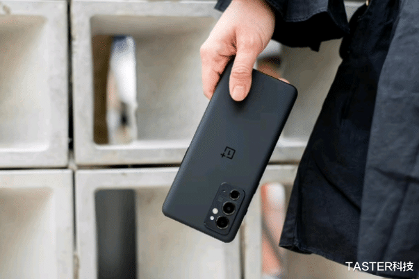 一加科技|新款不如旧款？一加ACE和一加9 RT配置对比：2599拿下12+256顶配