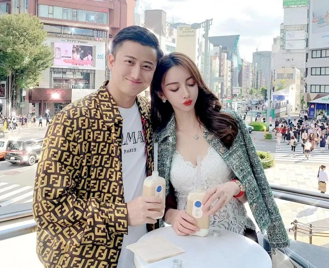 黄晓明|黄晓明恋上二婚女曝光后，女方正面回应：否认离婚是和黄晓明有关