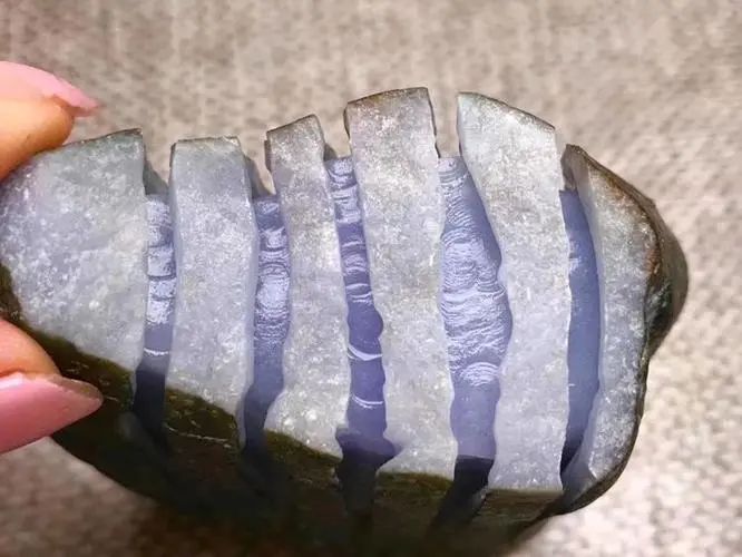 翡翠|购买翡翠原石开窗后被骗,发现被坑不退款怎么办?