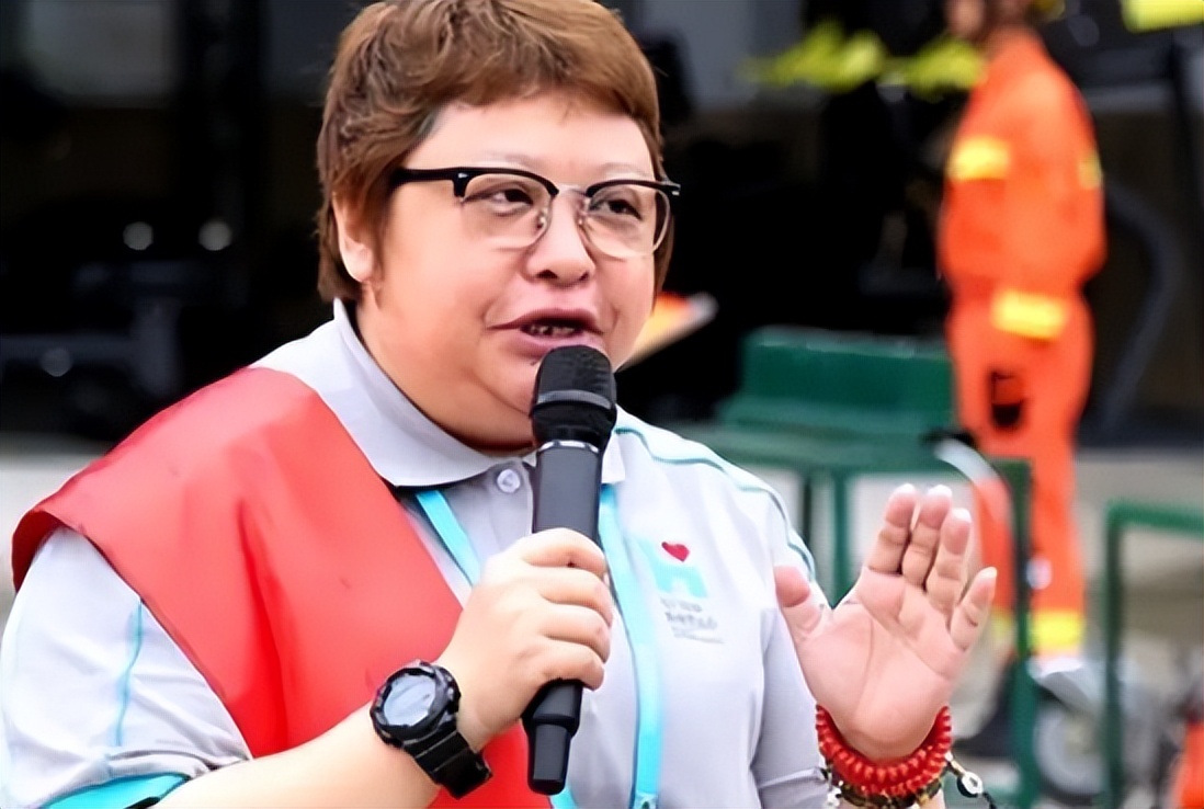 戴娆|戴娆：我没包养过杨烁，与谢东有过一段情，今清华老公把我宠成宝