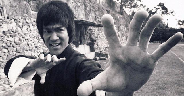 李小龙|同样是评价李小龙,为何成龙与李连杰的差距这么大?