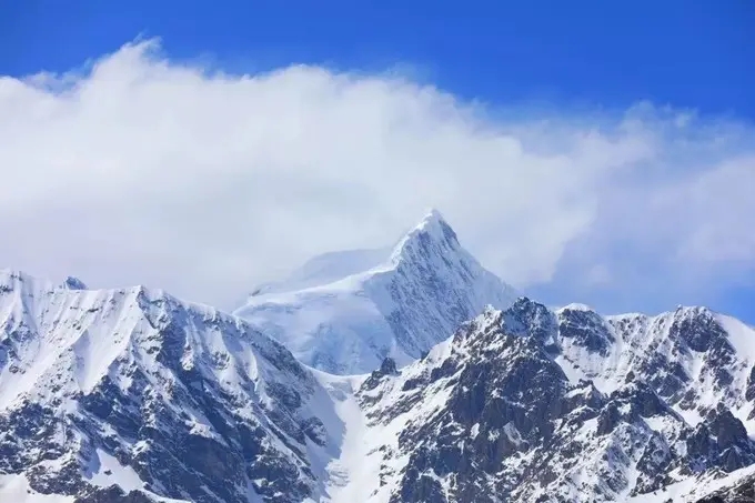 梅里雪山|至今无人登顶，巍峨壮丽的梅里雪山令人折服！