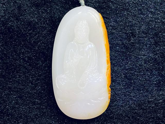 和田玉籽料|拜佛即拜心!和田玉籽料“观音”!