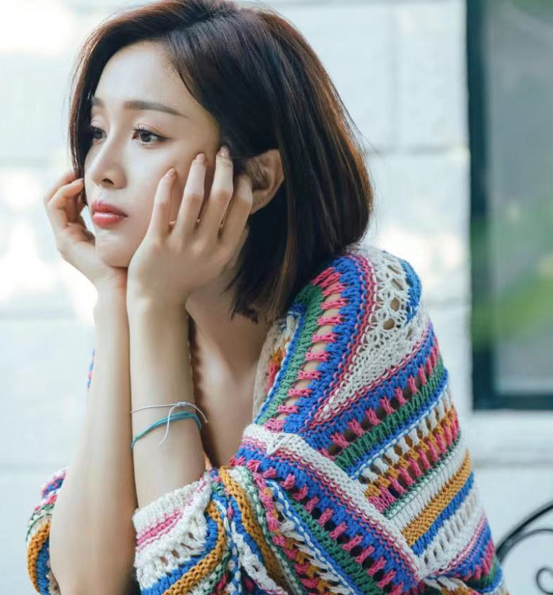 明星素颜|常年以烟熏、舞台妆出境，一旦素颜犹如“换脸”，几乎都认不出