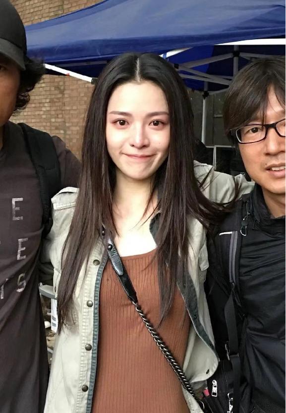 迪丽热巴|迪丽热巴袁冰妍钟楚曦，同班三朵金花，花期不同但如今都开得灿烂