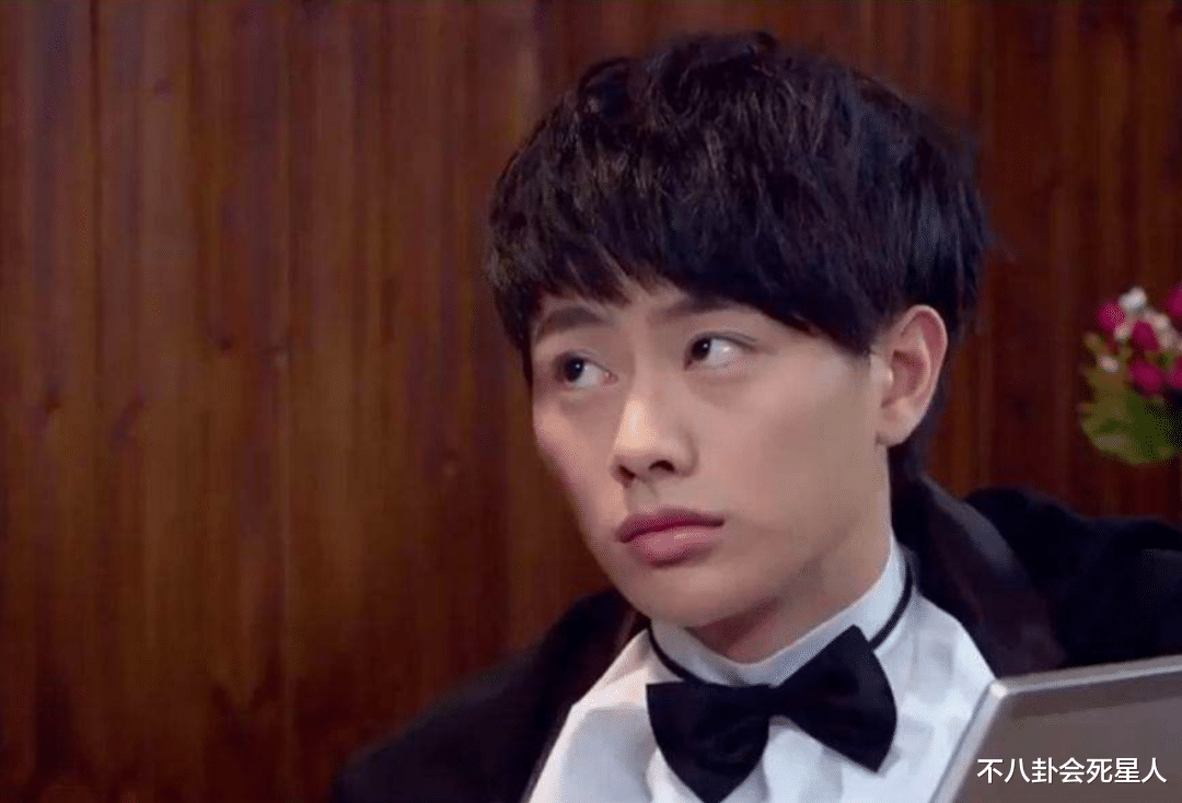 整容|年轻演员被整容“毁”了，割双眼皮、丰唇、隆鼻，太辣眼！