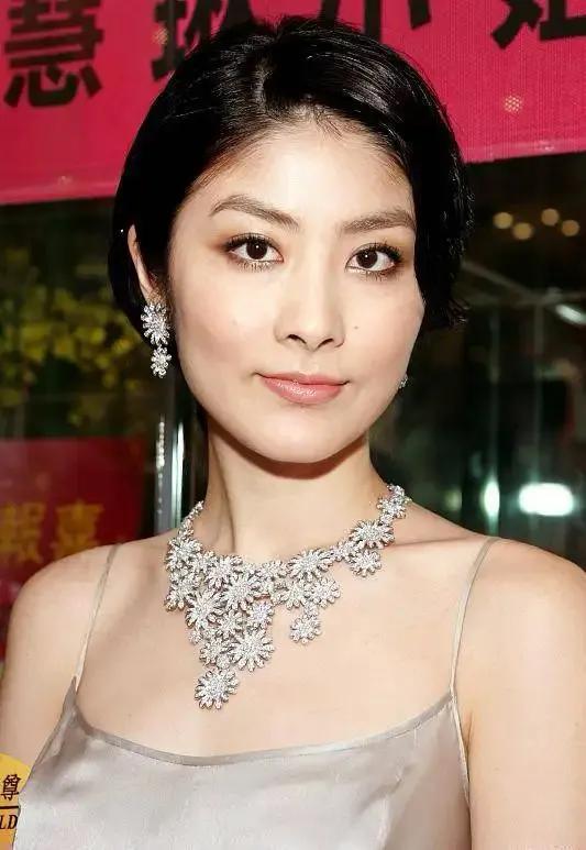 ?突发！陈慧琳和13岁儿子遭遇车祸，车厢前半身受损严重！
