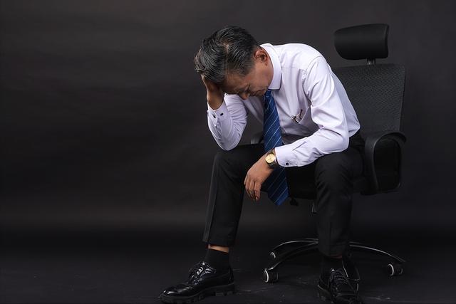 老婆例假连续来到二十七天,医生避开妻子,拉我到一边让我报警