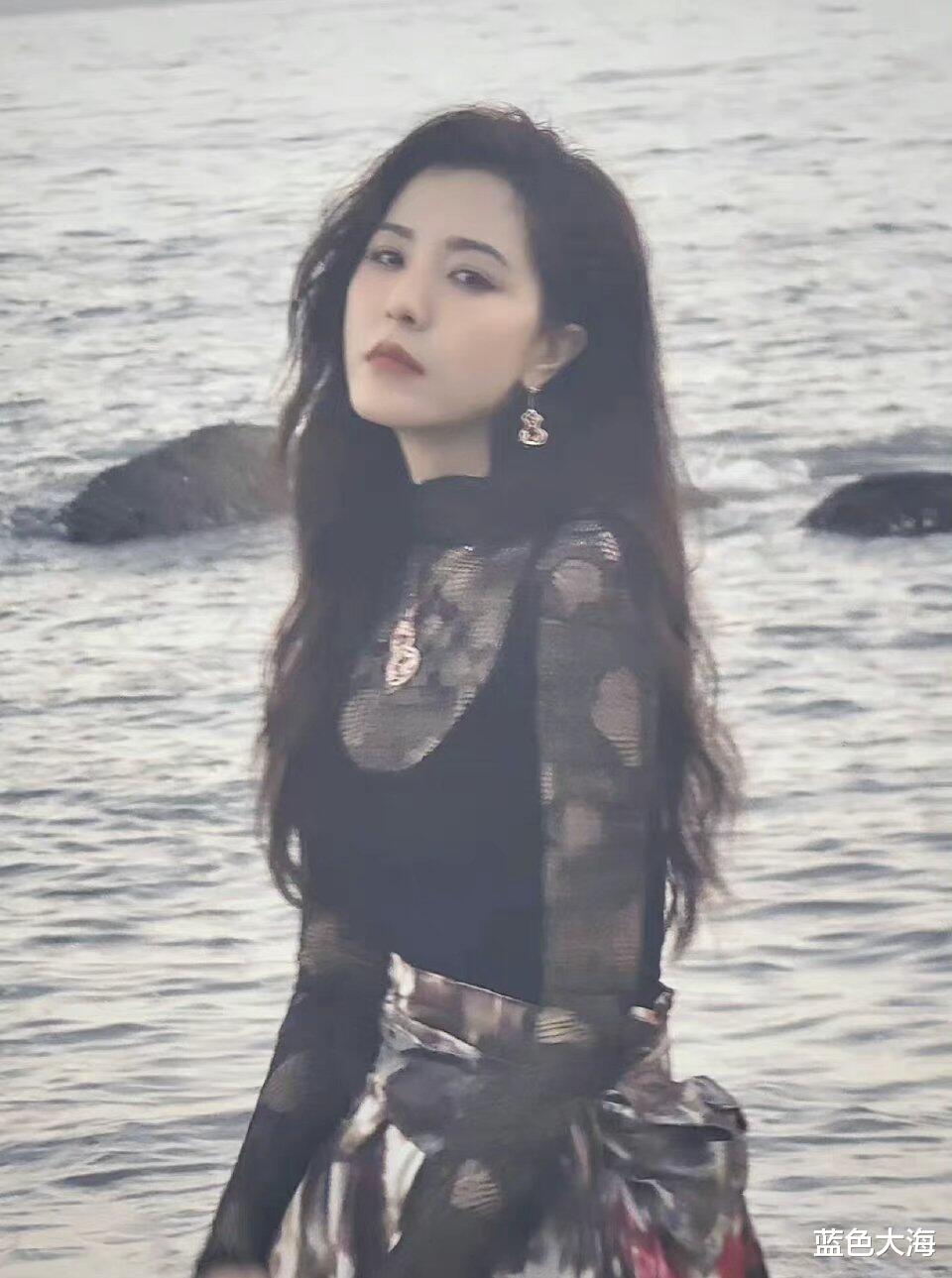 曾黎|曾黎其实“不上镜”？看看路人镜头下的她，就明白了