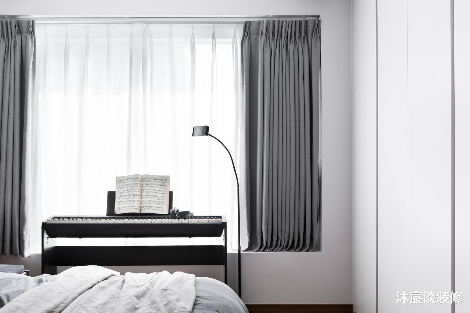 她家虽不大，但赢在简洁敞亮，温馨实用的空间住着很舒适，晒一晒