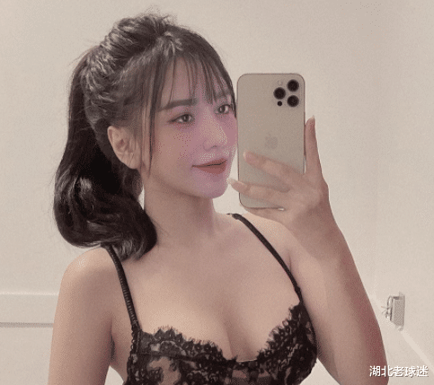 国足|能赢国足赢不了贫穷！徐新克星很尴尬，美女女友自掏腰包22万买车
