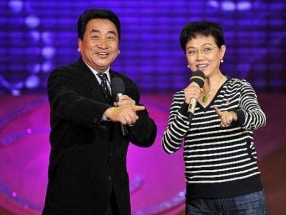 姜昆|1998年,姜昆瞒着妻子领回家的6岁孤儿,如今怎样了?