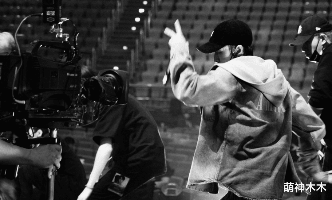 张艺兴|张艺兴演唱会彩排14小时，2000米海拔高强度唱跳，不愧是内娱卷王