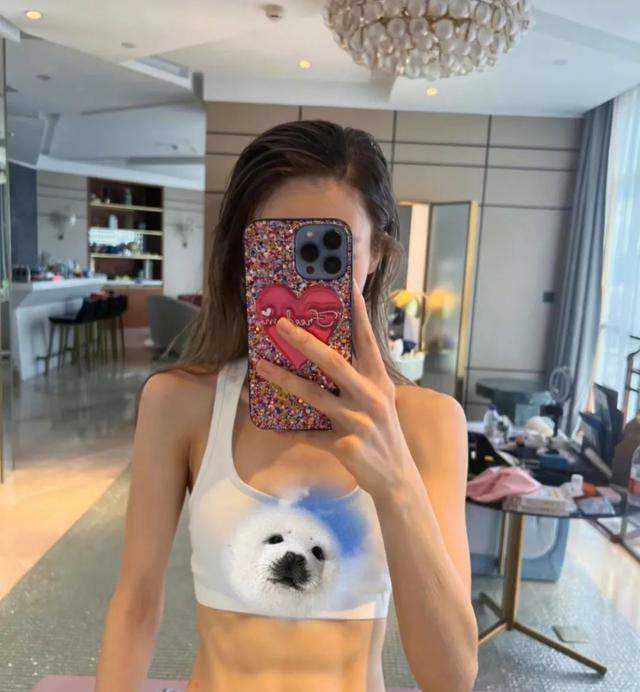 迪丽热巴|明星公主抱对比,罗云熙抱白鹿要吊威亚,迪丽热巴抱杨幂转圈圈