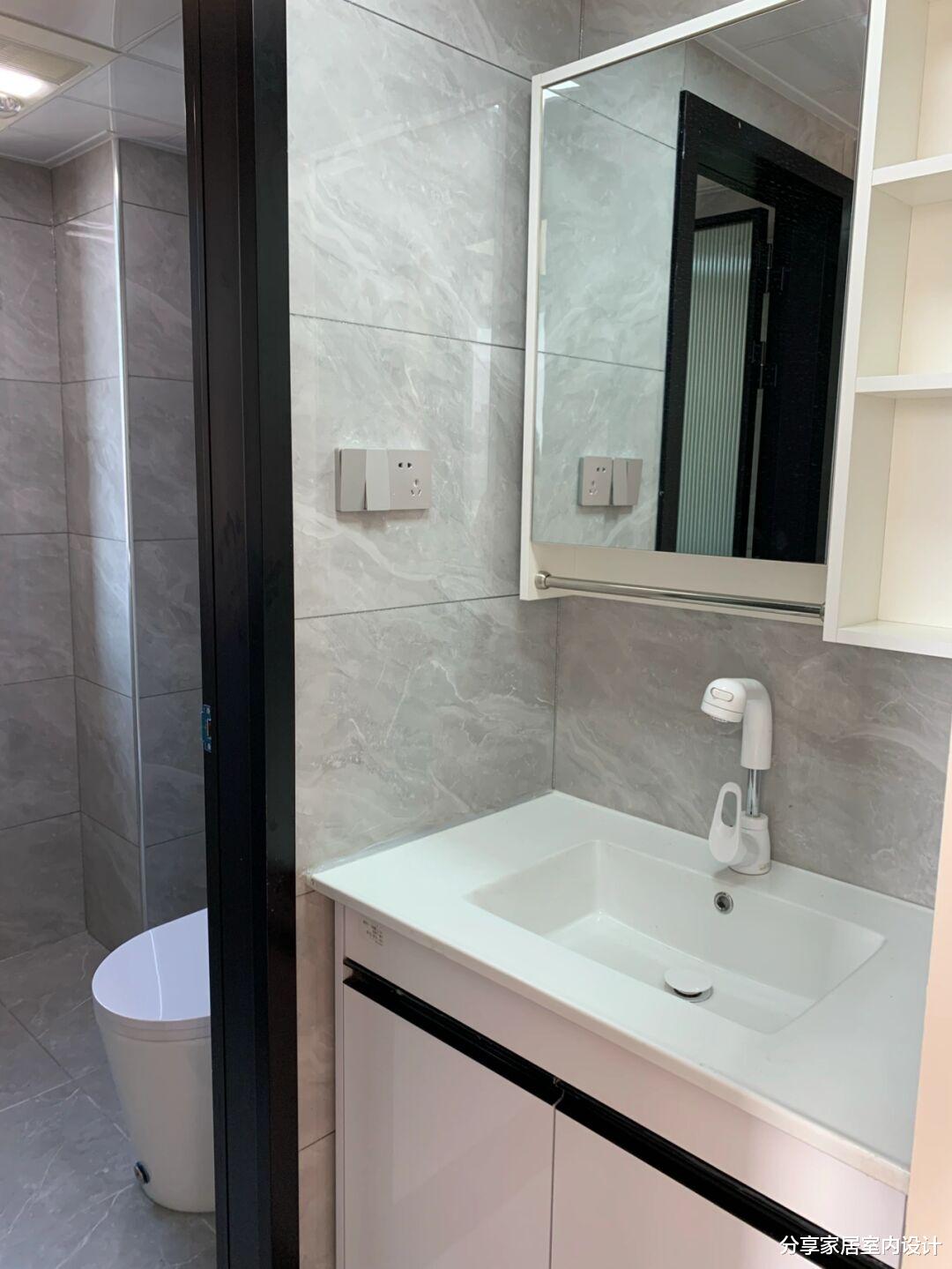 第一次装修新房，全屋坚持选择木地板，电视墙打满柜子非常实用！