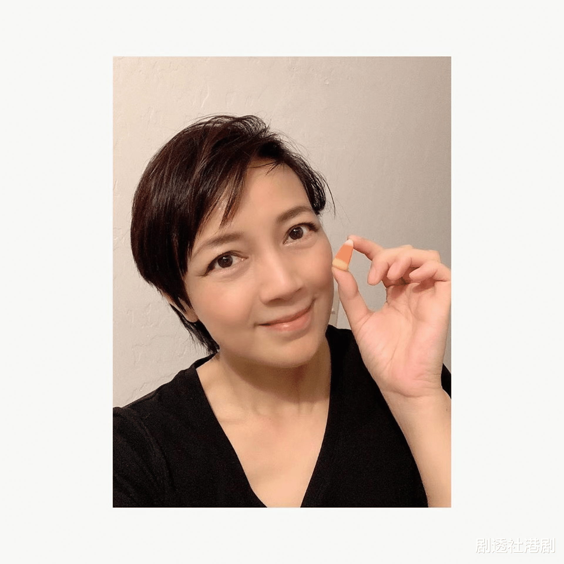 香港小姐|51岁前港姐冠军晒照与21年前无变化，曾为还千万债务抵押百万后冠