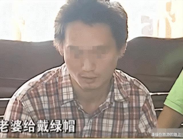 丈夫外出打工赚钱,妻子与同村俩老头有染,妻子:不然我去蹭树吗