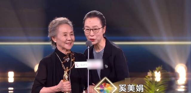 奚美娟|配角奚美娟碾压主角杨幂,原来厉害的女人,都不要婚姻不靠男人