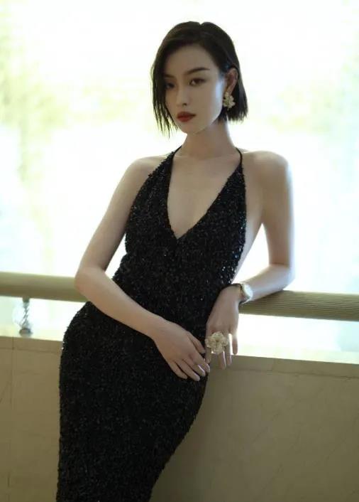 倪妮|露肩礼服别硬穿！倪妮香肩小露又纯又欲，张雨绮关晓彤肩肥脖子圆