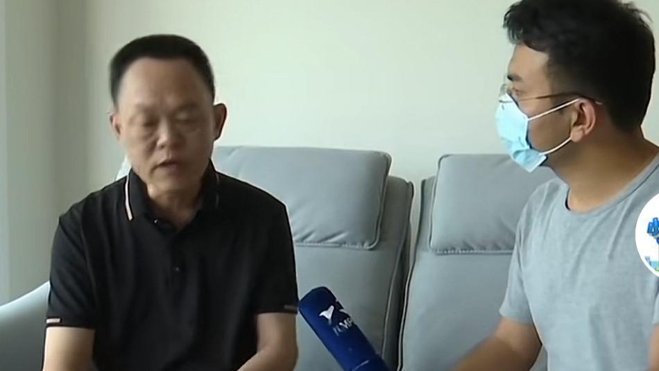男子买家具三件套，商家偷梁换柱用样品代替正品，一张小纸条露了馅儿！
