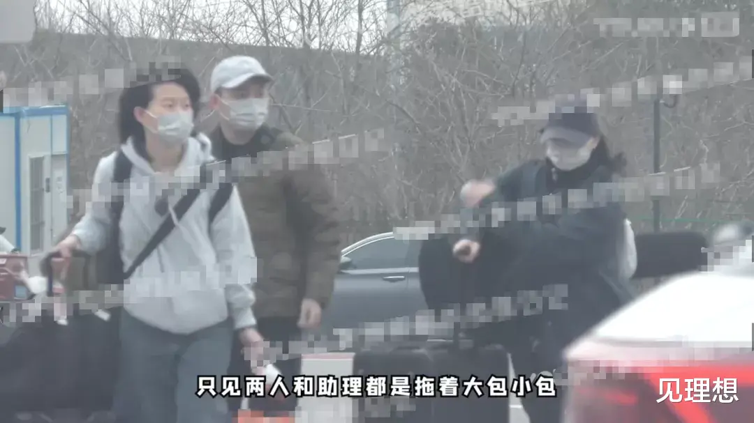 周迅|周迅带新男友见家长，父母却全程插兜疑不满意，男方全程尴尬玩手机！