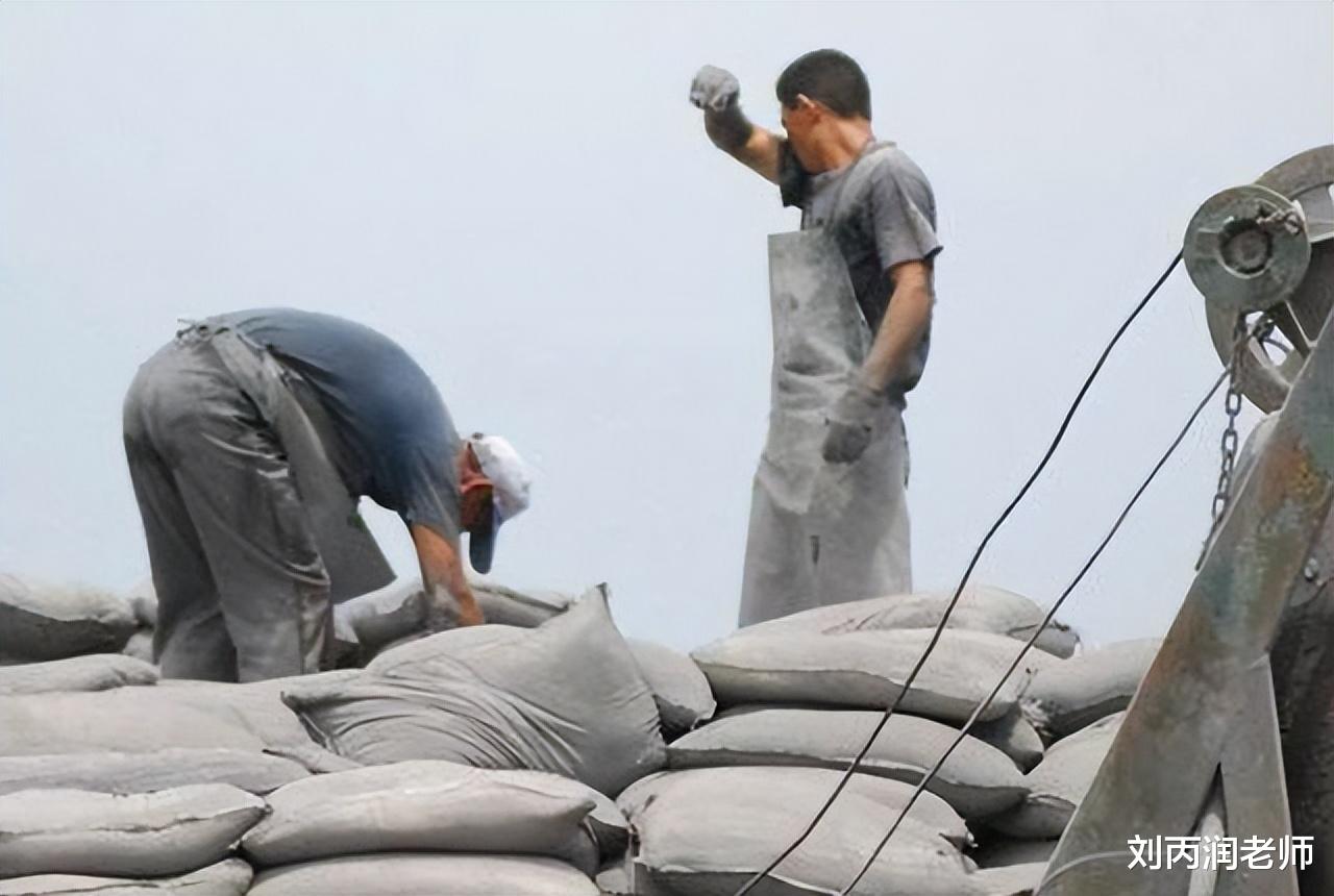给30元,让民工把50袋水泥扛六楼,人家却要800元,欺负我老实吗?
