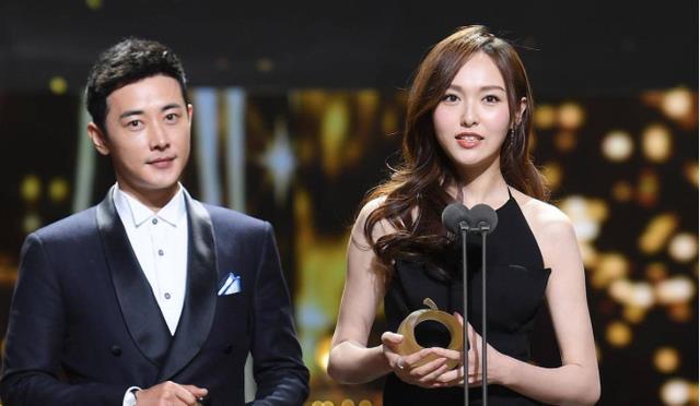 唐嫣|“自甘堕落”唐嫣：捡漏争议品牌遭抵制，为何不听劝阻自毁声誉？