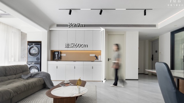 尝试过沙发不靠墙,就不想再换回来了!往前挪2米,多个书房+水吧