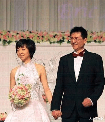 张艺谋|因为爱情还是沉迷钱财?这6对“老夫少妻”组合,相差最大37岁