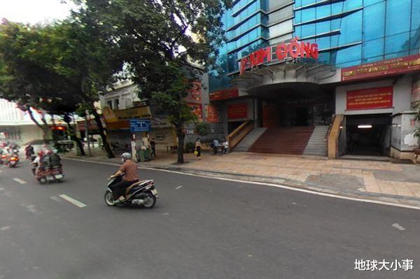 男子当街追砍情人“发狂连刺14刀”,下秒自捅肚子抱尸倒地