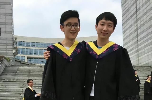 大学|儿子从名牌大学毕业,老两口却强颜欢笑,“没想到他在画大饼”