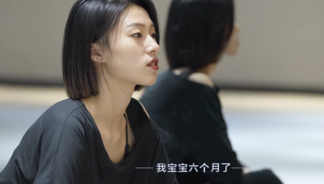 张天爱|祖峰深夜街访00后太惊讶！有人大二生娃，有人漂泊4年睡网吧？