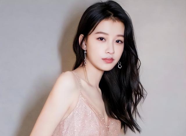 姜知英 女生每天坚持用身体乳，皮肤会有什么变化？用与不用的差距真大