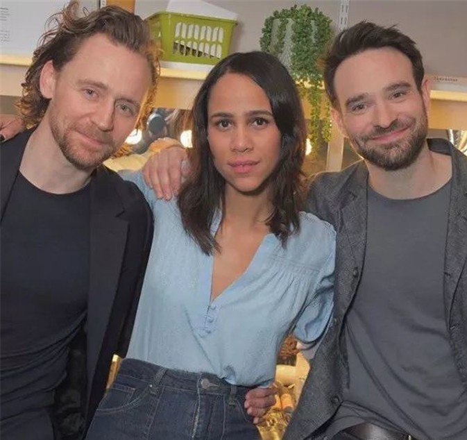 抖森|抖森：英伦41岁性感男神订婚，神秘未婚妻不止是演员