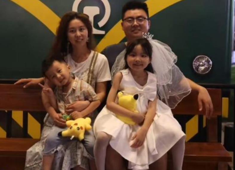 带货|口齿伶俐！田静女儿悦悦模拟妈妈直播带货，介绍商品时大方得体