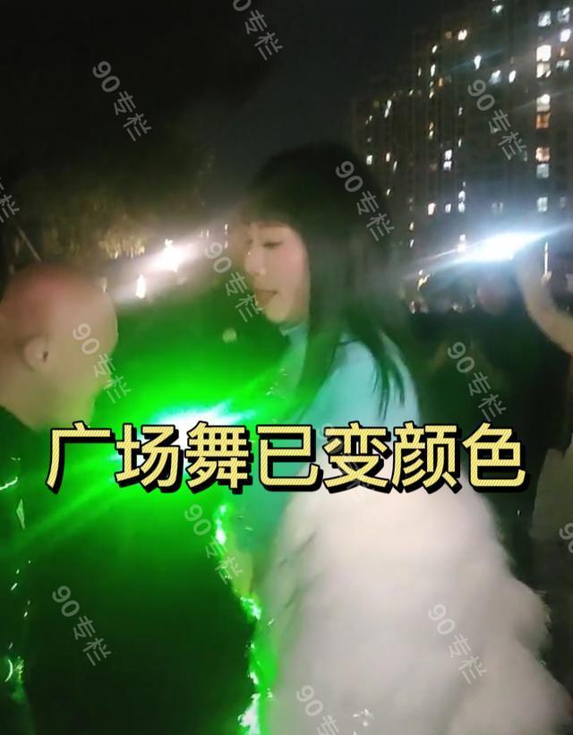已经变颜色!浙江一对男女跳广场舞,男子目光猥琐,网友担心