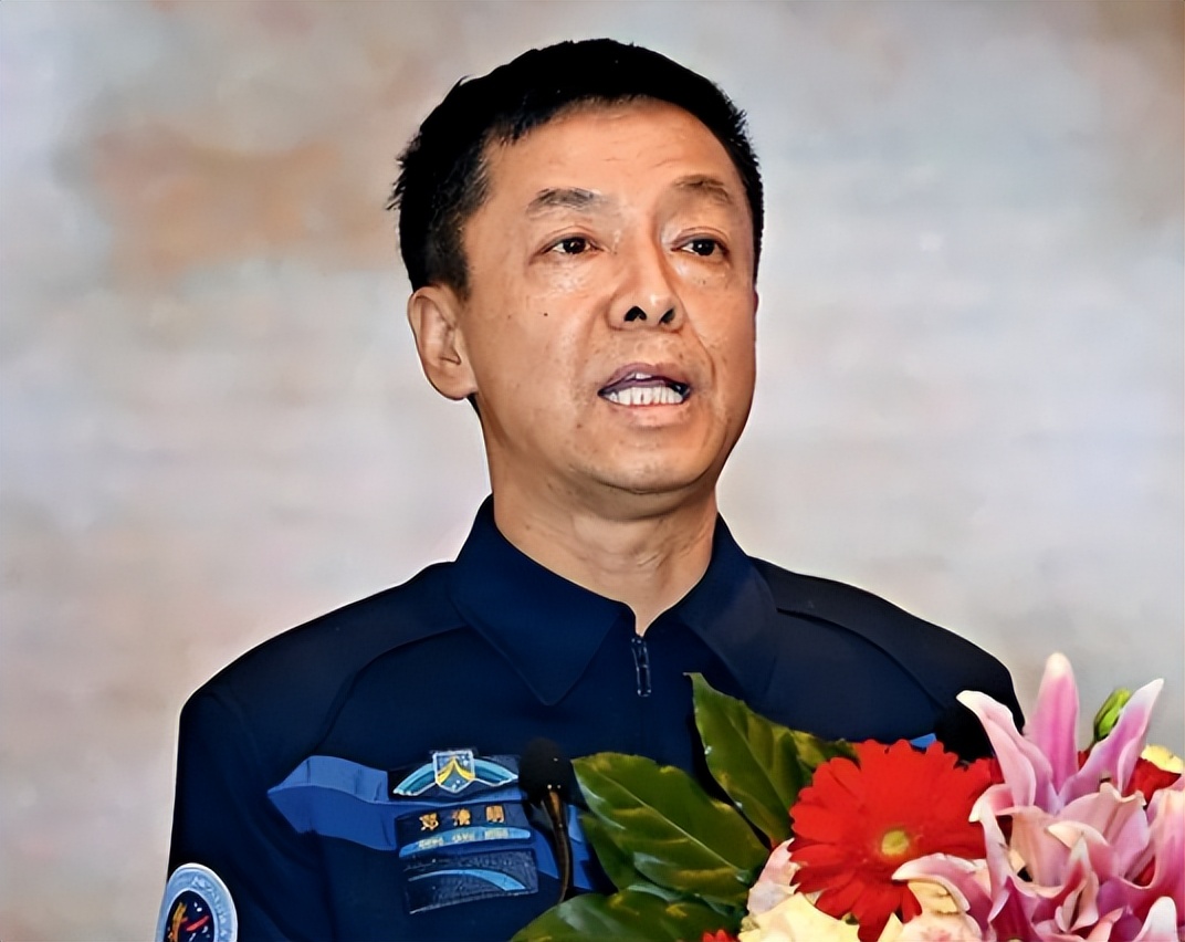 神十五航天员邓清明,苦训24年终于圆梦,曾直言:对不起老婆孩子