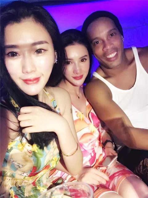青训|小女友怀孕，5亿买球队，都是巨星，为何大罗富有，小罗却破产？