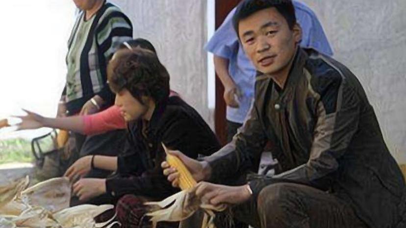 王宝强|10位成名后回家种地的明星，邵峰令人泪目，王宝强郭晓冬不忘本