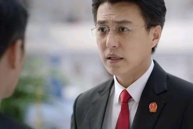 同样被骚扰,女人可以光明正大地告,而男人就要遮掩,这剧太真实
