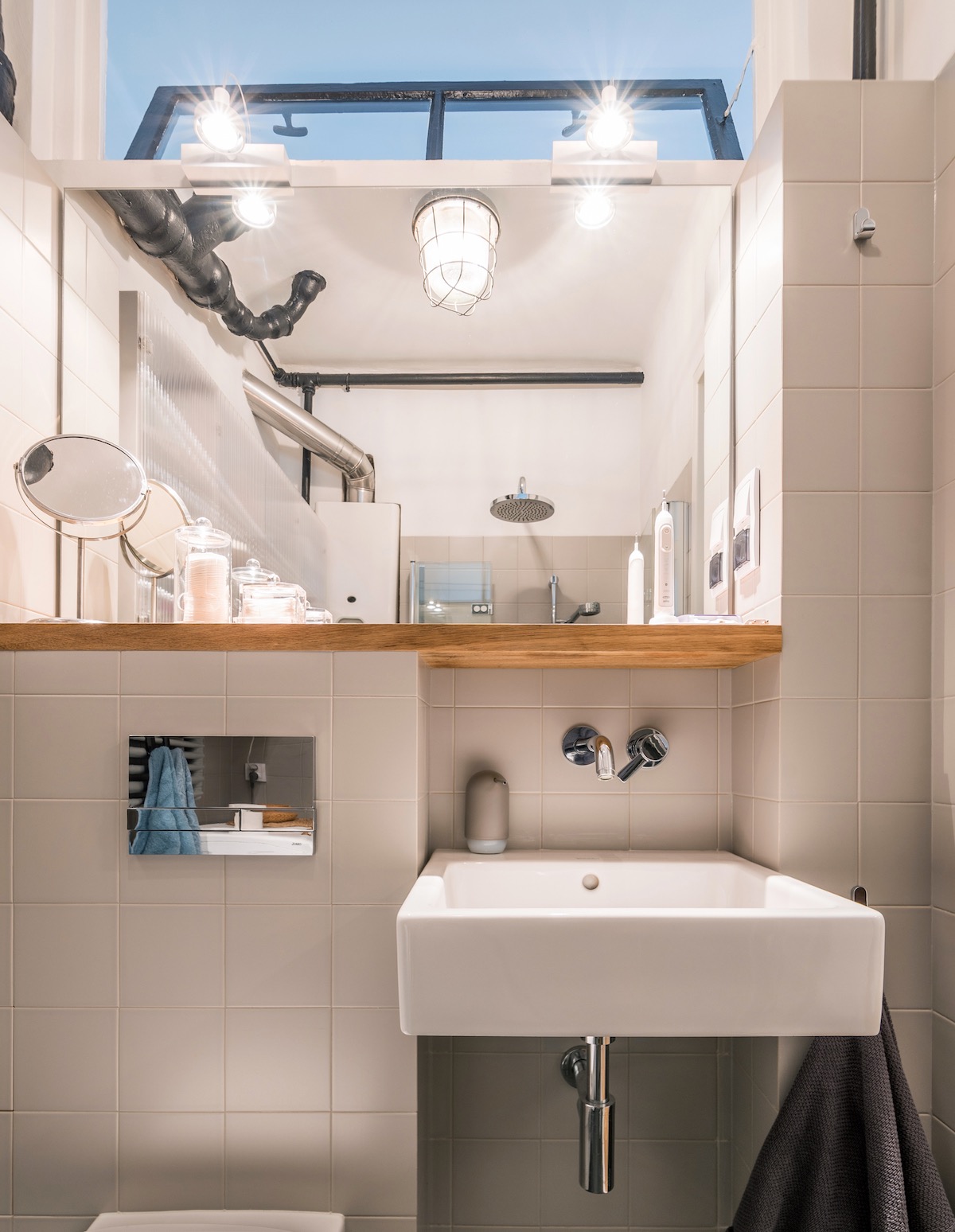 55平方面的小空间,装修设计简约清新,果然适合小两口