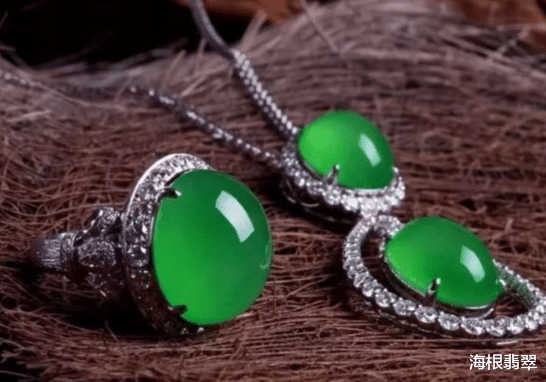 翡翠|世界之大无奇不有，专家鉴定为真品的翡翠估价在200万，姑娘却面露难看？